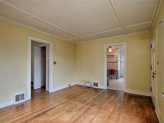 5th image of 49 Woodlawn Ave