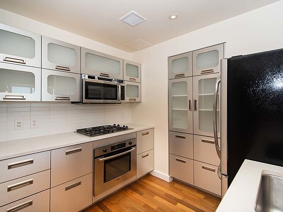 3rd image of 87 Smith St APT 9C