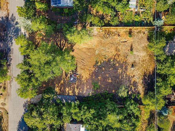 3rd image of 1559 Orchard Ave