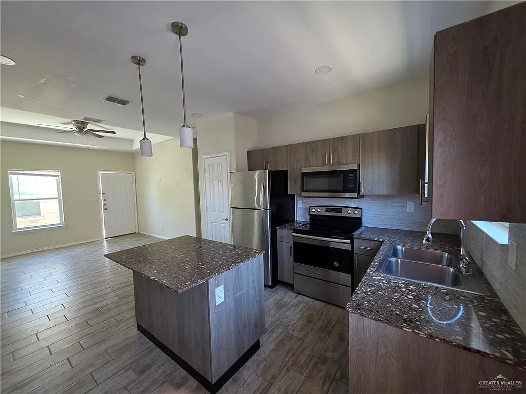 5005 North Hiawatha Drive - 3 — Photo 2