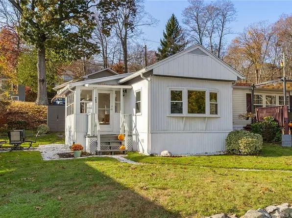 25 Waterview Circle, East Hampton, CT 06424