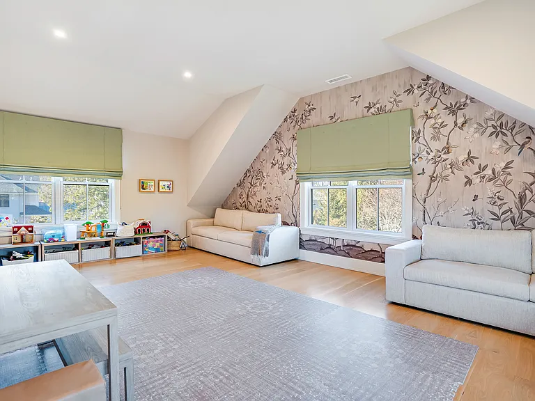 16 Dover Ave — Photo 11