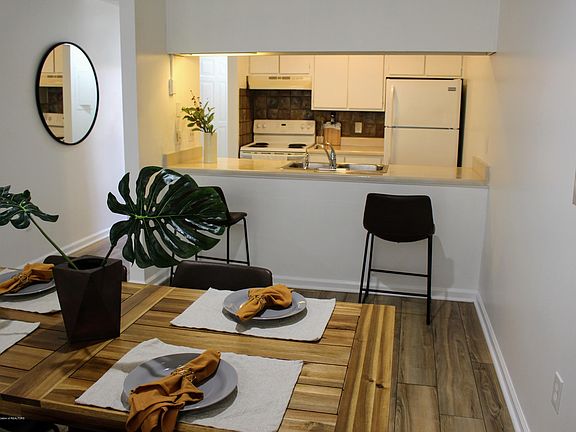 5th image of 1563 W Pond Dr #31
