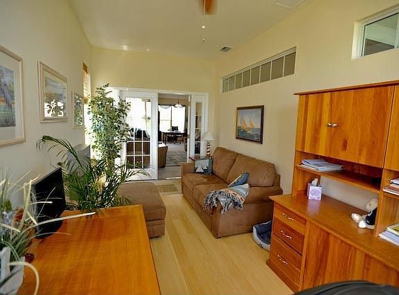 Den or bonus room