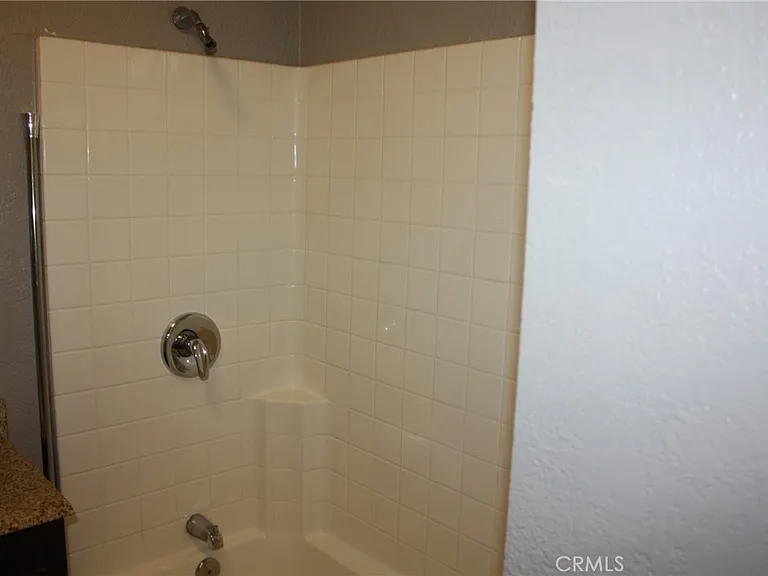 507 W State St — Photo 23