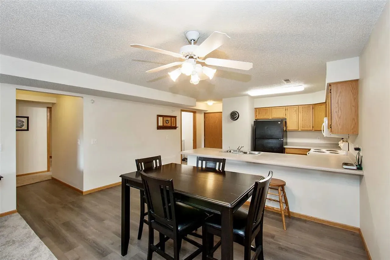 3 bed, 1406 sqft, $1,550 — Photo 4