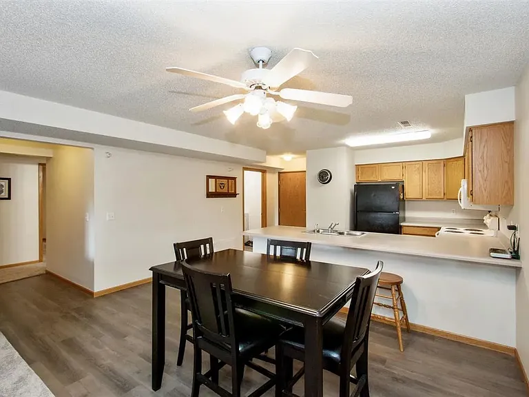 536 W Side Dr #536 — Photo 4