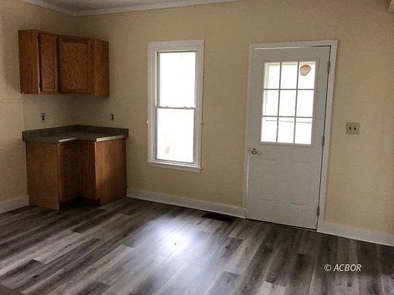 5th image of 407 E High St