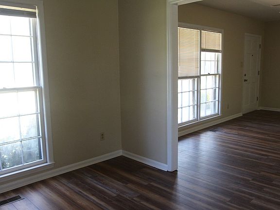 3rd image of 405 Dalewood Dr