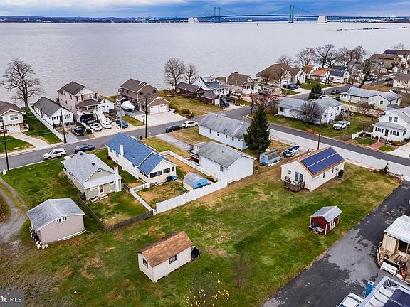 2nd image of 72 N River Dr