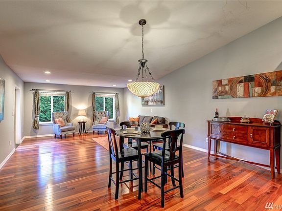 5th image of 2969 37th Ave NE