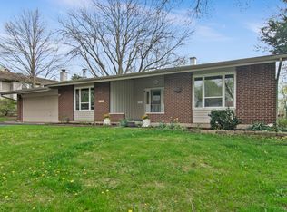 6033 Ridgeway Dr, Woodridge, IL 60517