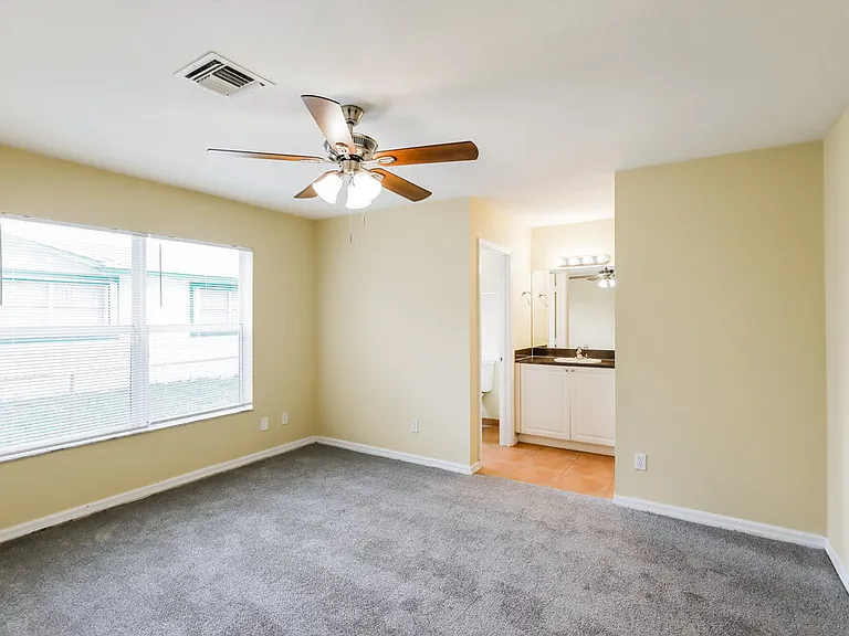 2320 Douglas St — Photo 10