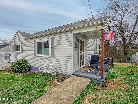 5th image of 2431 Teeple St