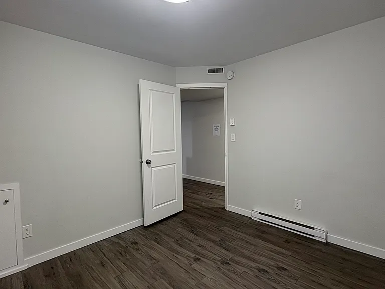 1530 Logan Ave — Photo 11