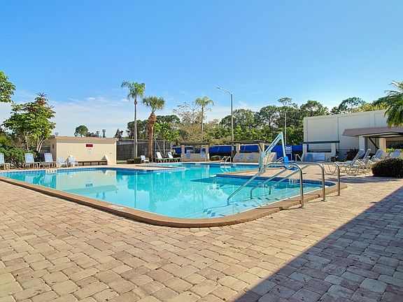4th image of 5603 80th St N Unit 212