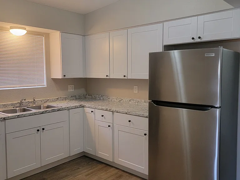 204 N Standage — Photo 11