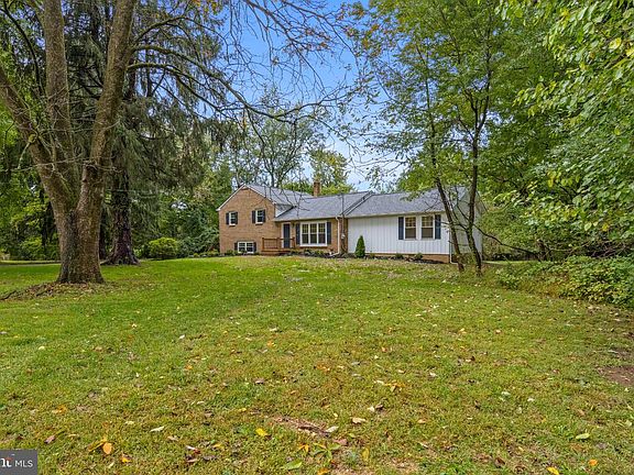 5th image of 995 Smithbridge Rd