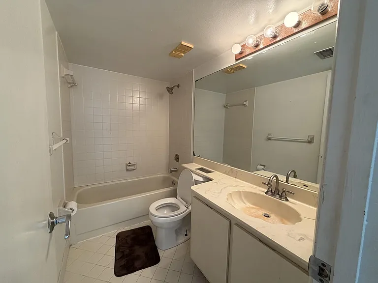 112 Lake Emerald Dr #203 — Photo 11