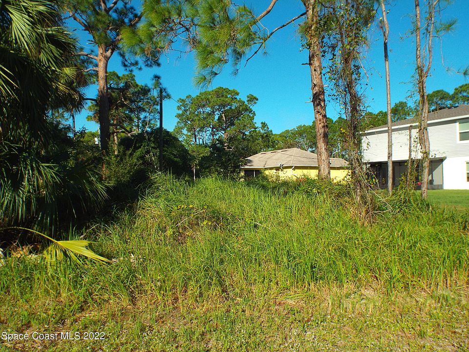 1st image of 586 Oleander Ln NW