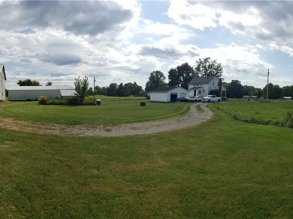 1062 Greenfield Rd, Hermitage, PA 16148