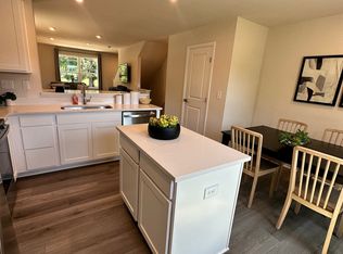 4018 Drakeford Towns Aly, Charlotte, NC 28208