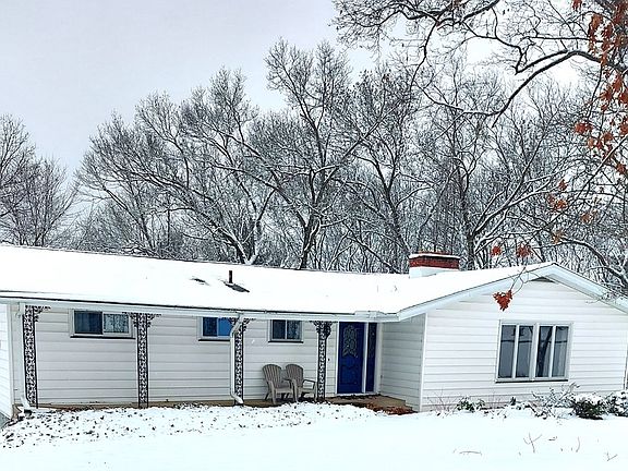 3rd image of 605 Maxwell Dr