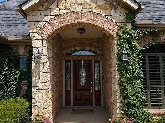 2nd image of 3706 NE Eastlake Dr