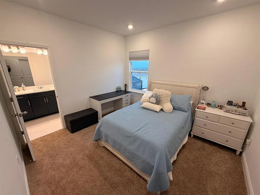 4 bed, 3.0 bath, 2718 sqft, $4,100 — Photo 3