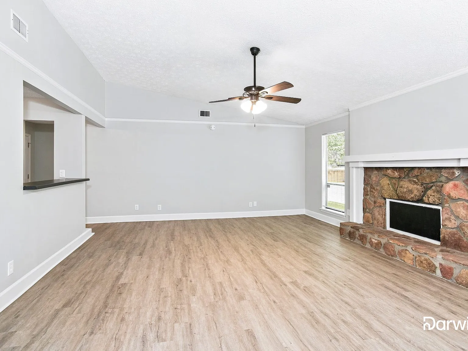 3 bed, 2.0 bath, 1584 sqft, $2,495 — Photo 3