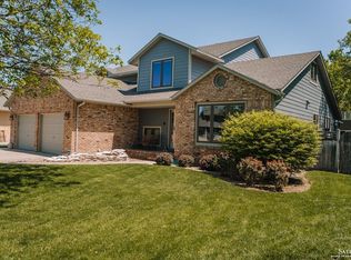 2609 Plantation Dr, Salina, KS 67401
