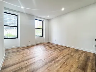 1020 Third Avenue, #B2