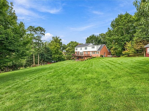 4th image of 150 Ivy Ln