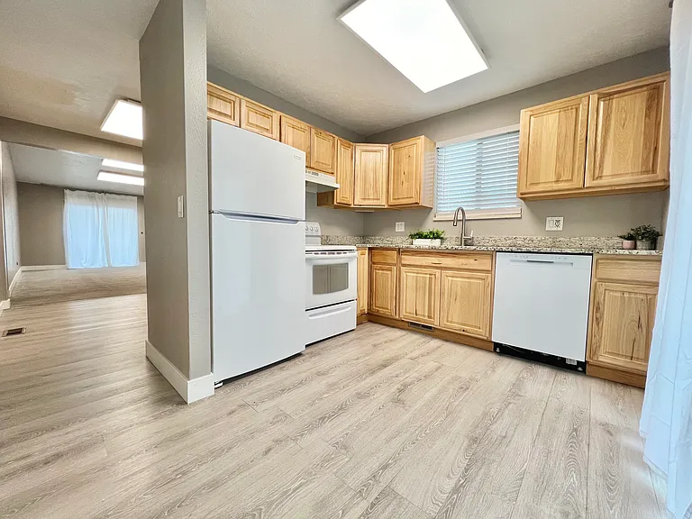 672 N 1060 W #NORTH 674 N — Photo 5