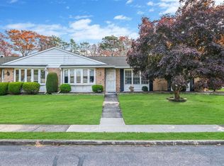 290 Cardiff Ct UNIT B, Ridge, NY 11961