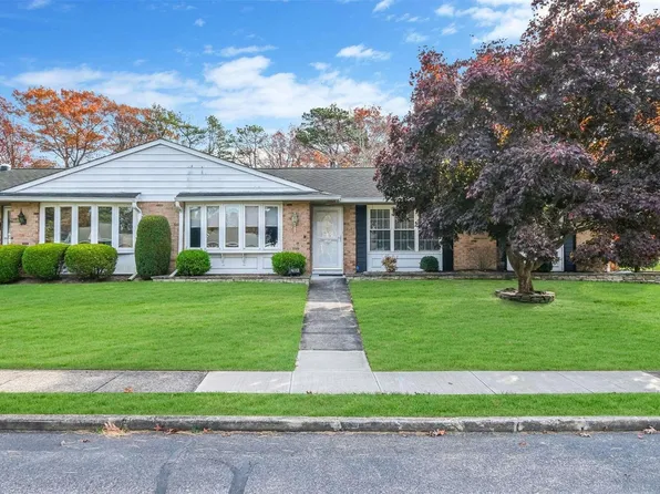 290 Cardiff #B, Ridge, NY 11961