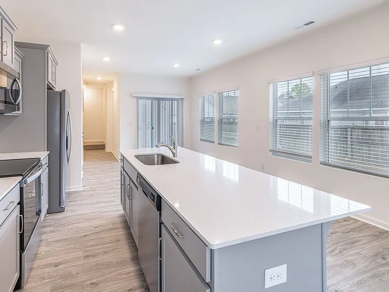 461 Kinnerton Pl — Photo 6