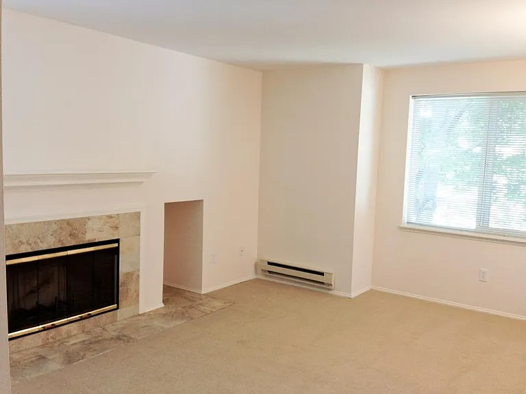 7406 2nd Ave NE — Photo 7