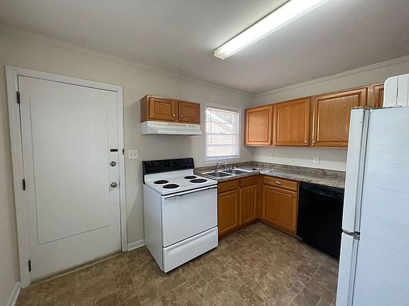 5th image of 371 Morton Ave