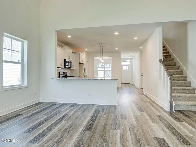 Spicetree Dr — Photo 28