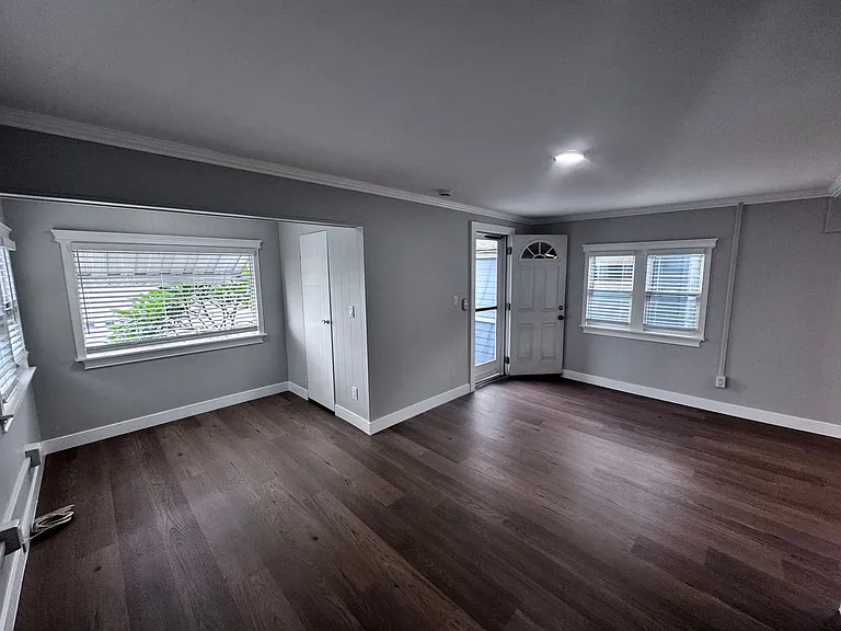 Modern Bungalow Located Blocks from Crescent Bay Beach-In Unit Laundry Included — Photo 14