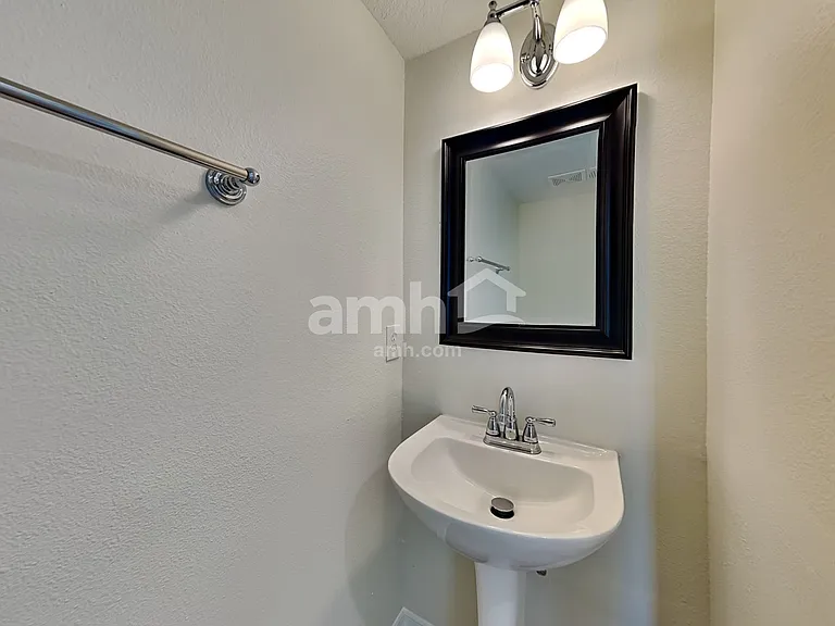 715 Valrico Hills Ln — Photo 7