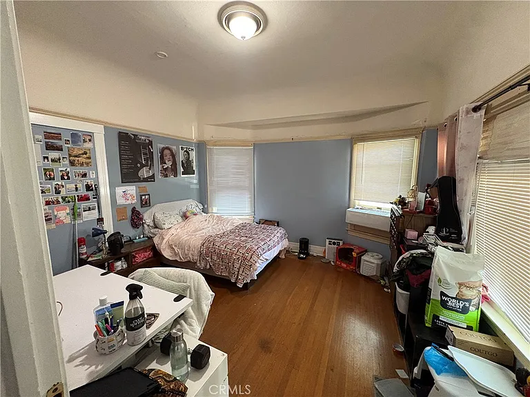 2713 S La Salle Ave — Photo 12