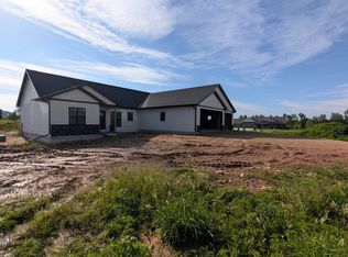 N2252 High Ridge Ln, New London, WI 54961
