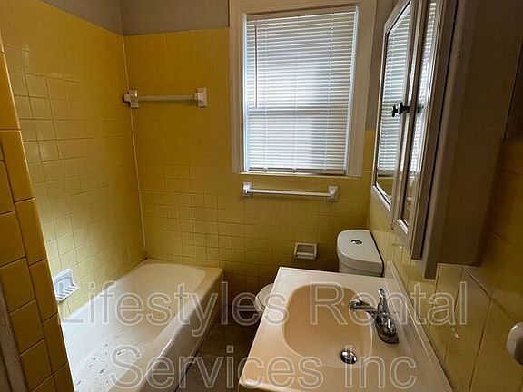 3rd image of 570 Chestnut Dr