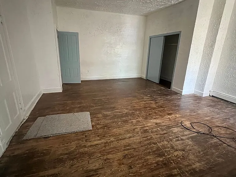 161 W North Street — Photo 2