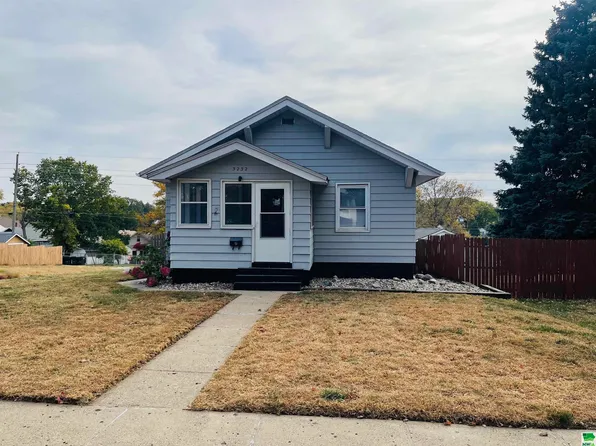 3232 Orleans Ave, Sioux City, IA 51106