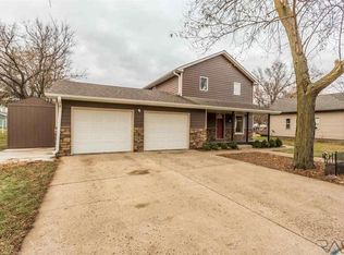 335 E 1st St, Parker, SD 57053