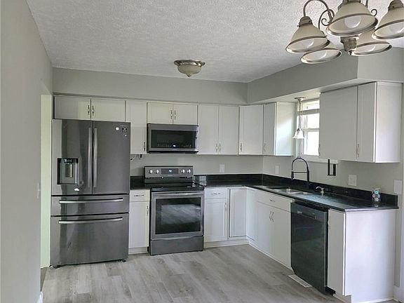 3rd image of 405 Jefferson Dr