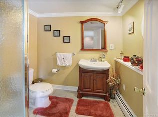 81 Patten Rd, North Haven, CT 06473